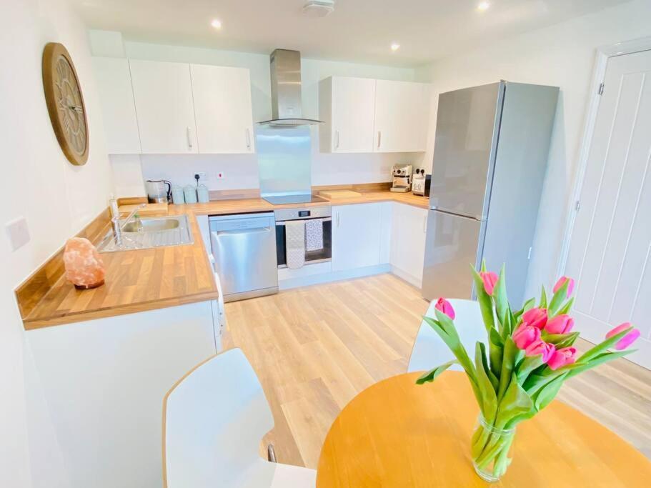Beautiful, Brand New Apartment! Cheltenham Exterior foto