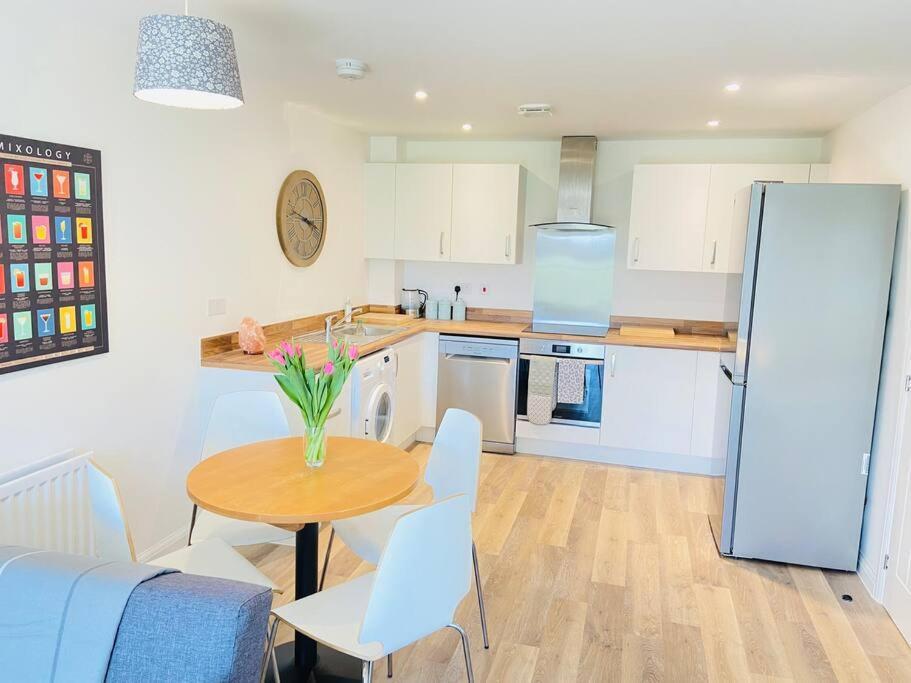 Beautiful, Brand New Apartment! Cheltenham Exterior foto